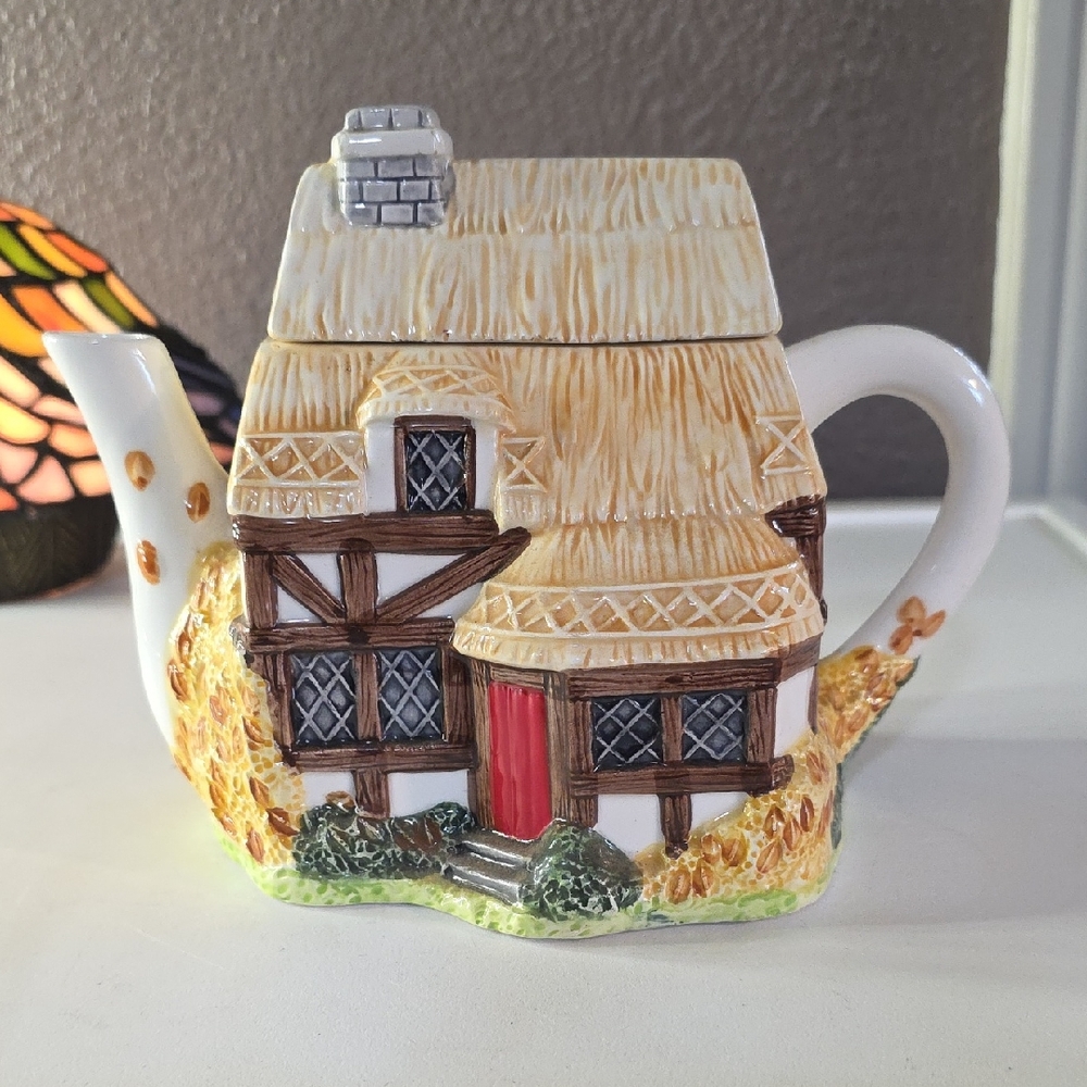 Vintage Annie Rowe "The Village" Collectable Cottage Series